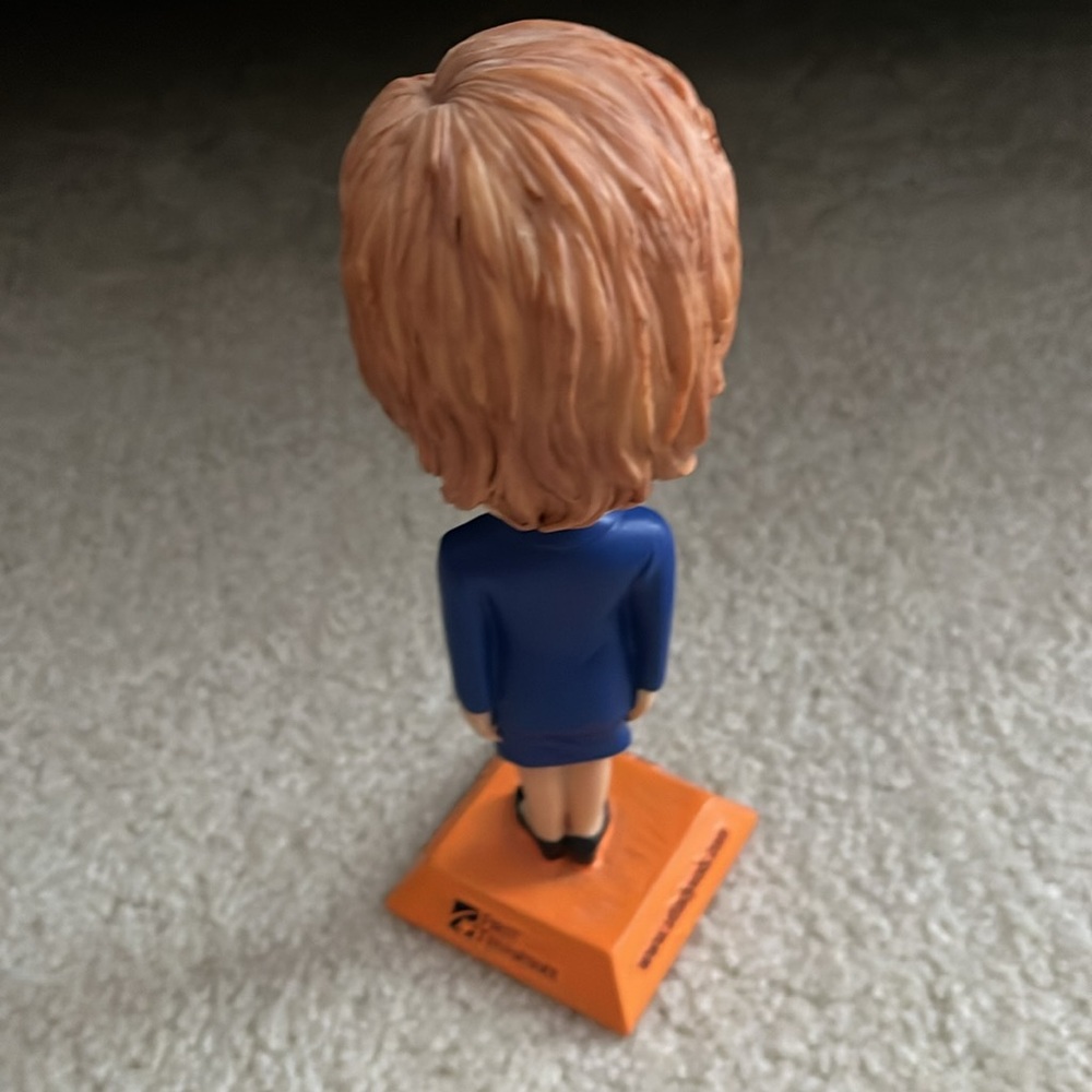 Pat Summit Bobblehead - Picture 2 of 3